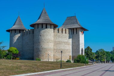 Moldova 'da güneşli bir yaz gününde Soroca kalesi izlendi