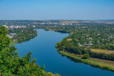 Moldova ile Ukrayna arasındaki Dinyester nehrinin panorama manzarası