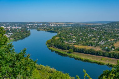 Moldova ile Ukrayna arasındaki Dinyester nehrinin panorama manzarası