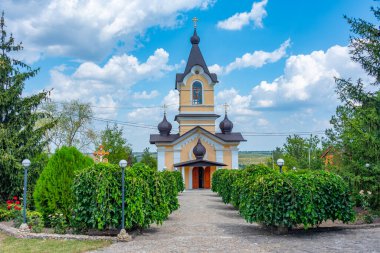 Moldova 'daki Tipova manastırı yakınlarındaki kilise
