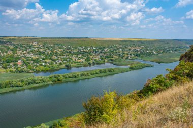 Moldova 'daki Popencu köyünün Panorama manzarası