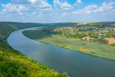 Moldova 'daki Popencu köyünün Panorama manzarası