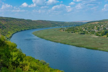 Moldova 'daki Popencu köyünün Panorama manzarası