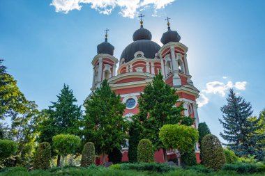 Moldova 'daki Curchi manastırında yaz günü