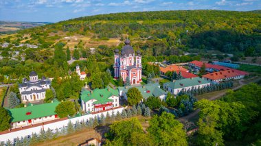 Moldova 'daki Curchi manastırında yaz günü