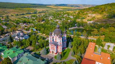 Moldova 'daki Curchi manastırında yaz günü