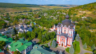 Moldova 'daki Curchi manastırında yaz günü