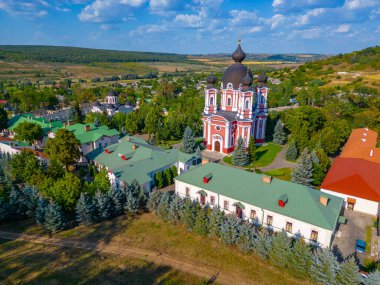 Moldova 'daki Curchi manastırında yaz günü