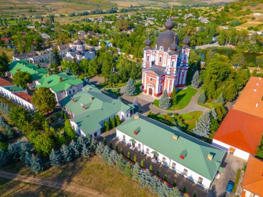 Moldova 'daki Curchi manastırında yaz günü