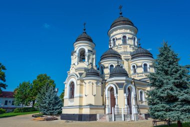 Moldova 'daki Capriana manastırında yaz günü