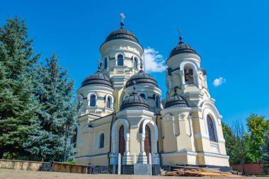 Moldova 'daki Capriana manastırında yaz günü