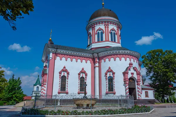 Moldova 'da Tiraspol yakınlarındaki Noul Neamt Manastırı