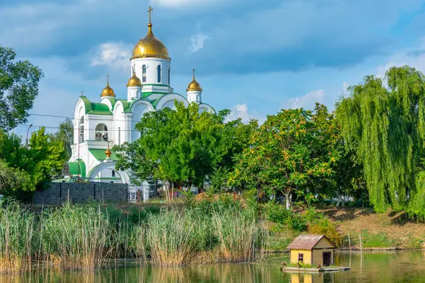 Moldova 'nın Tiraspol kentindeki katedral göleti