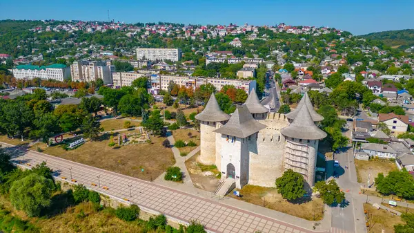 Moldova 'da güneşli bir yaz gününde Soroca kalesi izlendi