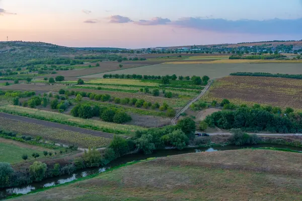 Moldova 'daki Orheiul Vechi Milli Parkı' nın gün batımı manzarası