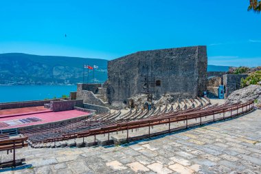 Karadağ 'ın Herceg Novi kentindeki Kanli Kula Kalesi