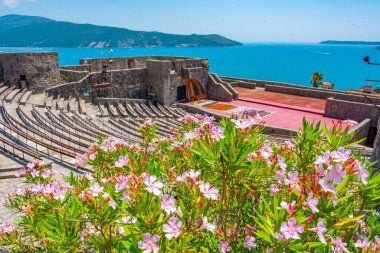 Karadağ 'ın Herceg Novi kentindeki Kanli Kula Kalesi