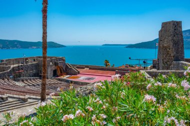 Karadağ 'ın Herceg Novi kentindeki Kanli Kula Kalesi