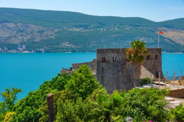 Karadağ 'ın Herceg Novi kentindeki Forte Mare kalesi