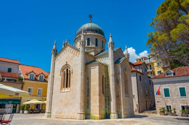 Azize. Karadağ 'ın Herceg Novi kentindeki Belavista meydanında Michael Archangel Kilisesi