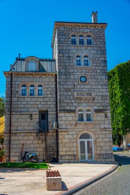 Karadağ 'da Herceg Novi sahil şeridinde oteller