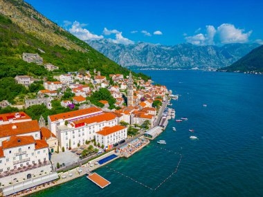Karadağ 'da Perast' in havadan görünüşü