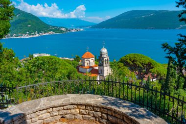 Karadağ 'ın Herceg Novi kenti yakınlarındaki Savina manastırı