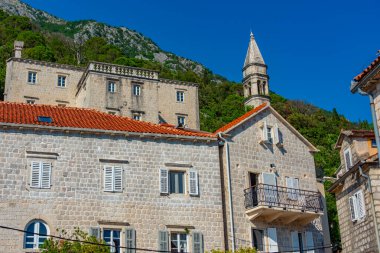 Karadağ 'ın Perast kentindeki Zmajeviç sarayı