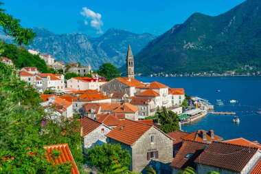 Karadağ 'da Perast' in havadan görünüşü