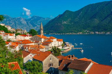 Karadağ 'da Perast' in havadan görünüşü