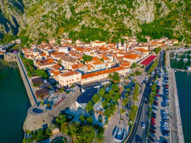 Karadağ 'ın Kotor kentinin hava manzarası