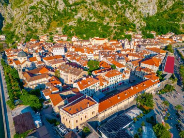 Karadağ 'ın Kotor kentinin hava manzarası