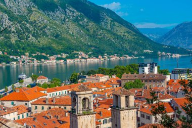 Karadağ 'daki Giovanni kalesinden Kotor' un Panorama manzarası