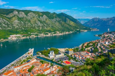 Karadağ 'daki Giovanni kalesinden Kotor' un Panorama manzarası