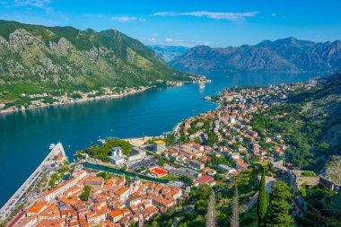 Karadağ 'daki Giovanni kalesinden Kotor' un Panorama manzarası