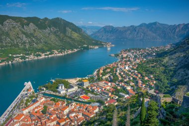 Karadağ 'daki Giovanni kalesinden Kotor' un Panorama manzarası