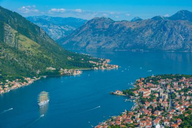 Karadağ 'daki Giovanni kalesinden Kotor' un Panorama manzarası