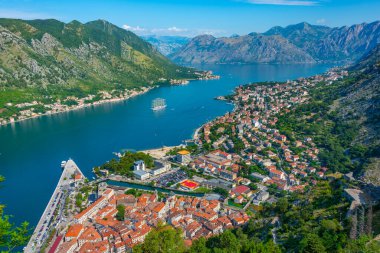 Karadağ 'daki Giovanni kalesinden Kotor' un Panorama manzarası