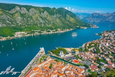 Karadağ 'daki Giovanni kalesinden Kotor' un Panorama manzarası
