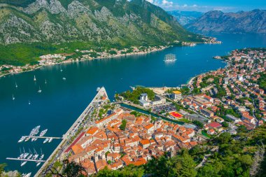 Karadağ 'daki Giovanni kalesinden Kotor' un Panorama manzarası