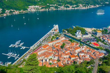 Karadağ 'daki Giovanni kalesinden Kotor' un Panorama manzarası