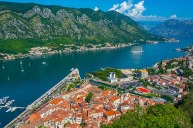 Karadağ 'daki Giovanni kalesinden Kotor' un Panorama manzarası