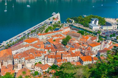 Karadağ 'daki Giovanni kalesinden Kotor' un Panorama manzarası