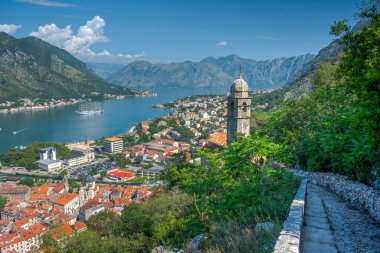 Karadağ 'daki Giovanni kalesinden Kotor' un Panorama manzarası