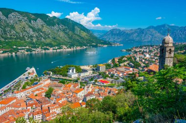 Karadağ 'daki Giovanni kalesinden Kotor' un Panorama manzarası