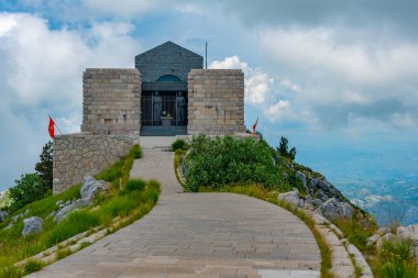 Karadağ 'daki Lovcen Ulusal Parkı' ndaki Njegos mozolesi