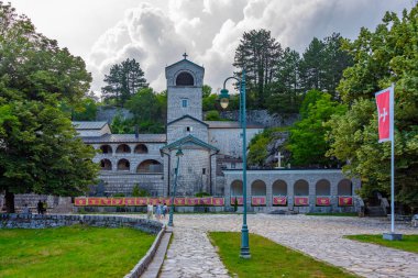 Karadağ 'da yaz aylarında Çetince manastırı