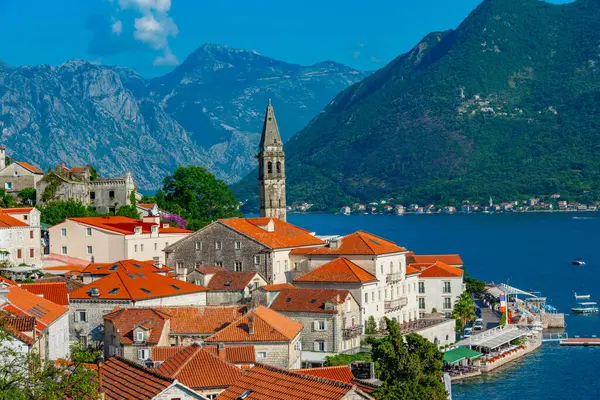 Karadağ 'da Perast' in havadan görünüşü