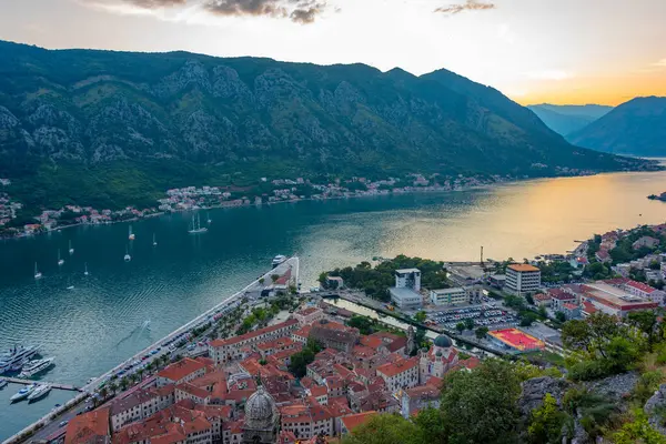 Ηλιοβασίλεμα Στο Κοτόρ Του Μαυροβουνίου — Φωτογραφία Αρχείου