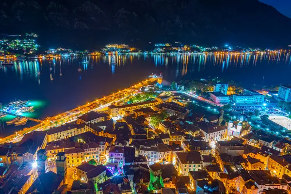 Karadağ 'da Kotor' un günbatımı görünümü